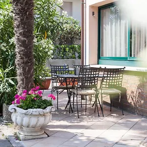 Oasis Hotel